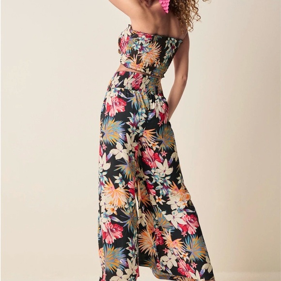 Floral Wide Leg Pants - Picture 3 of 9